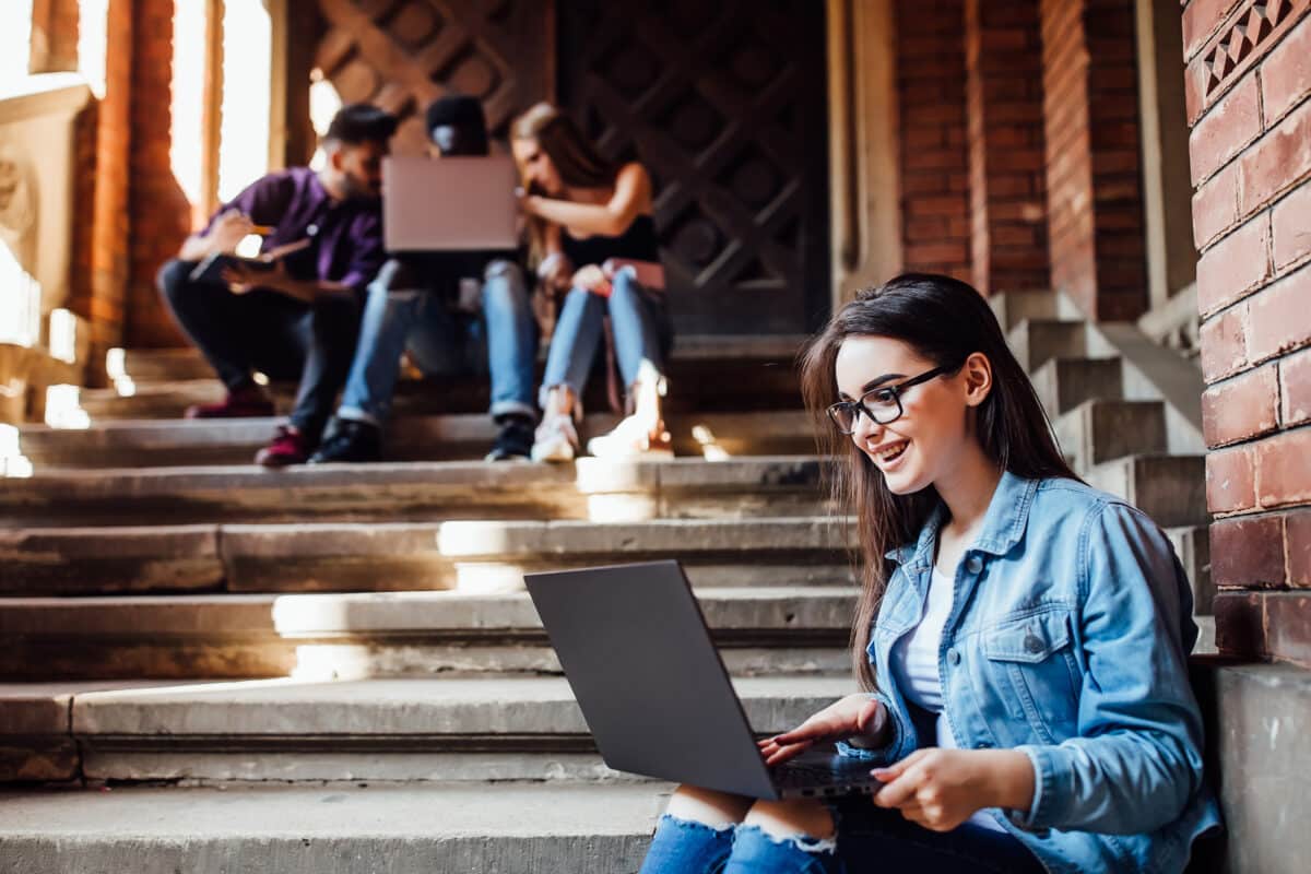 Comment choisir votre future école grâce à Diplomeo