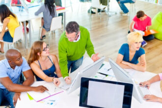 Admission dans une école d’arts : comment perfectionner votre technique et trouver votre style personnel ?