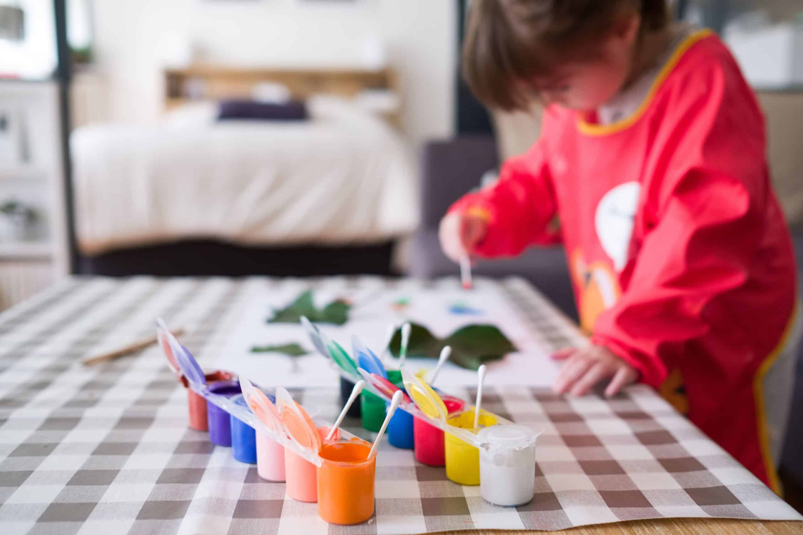 enfant peinture