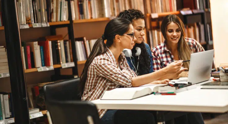 étudiants en école de commerce